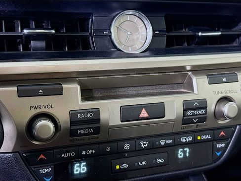 Used 2016 Lexus ES 350 w/ Navigation System Package image 8