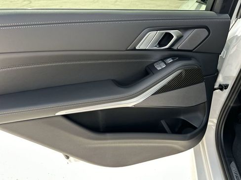 Used 2025 BMW X7 M60i image 48