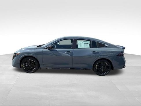 New 2026 Nissan Sentra SR w/ Floor Mat Package FWD image 5