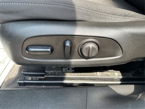 Used 2021 Chevrolet Malibu LT FWD image 19
