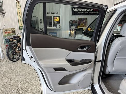 Used 2019 GMC Acadia SLT AWD/4WD image 22