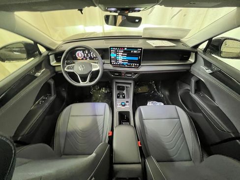 New 2026 Volkswagen Tiguan SE image 13