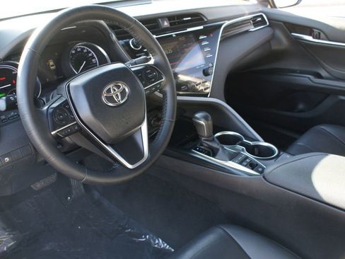 Used 2018 Toyota Camry XLE image 14