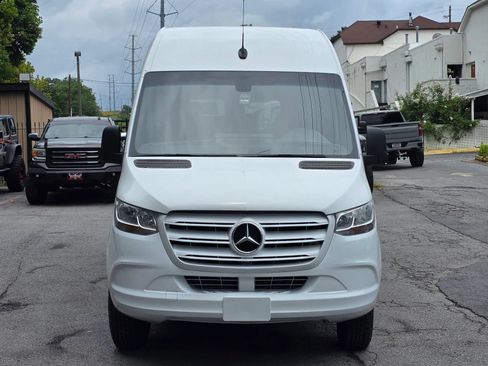 Used 2021 Mercedes-Benz Sprinter 2500 image 8