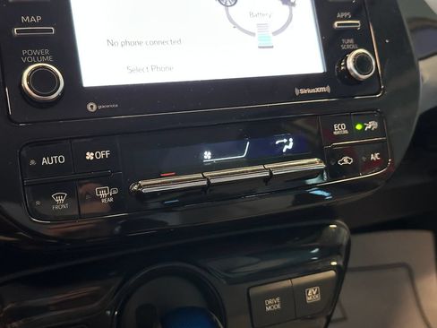 Used 2022 Toyota Prius LE FWD image 15