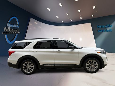 Used 2022 Ford Explorer XLT w/ Equipment Group 202A RWD image 4