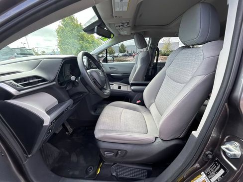 Used 2024 Toyota Sienna LE w/ LE Plus Package AWD/4WD image 11