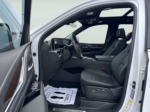 Used 2024 Cadillac Escalade Premium Luxury Platinum image 32