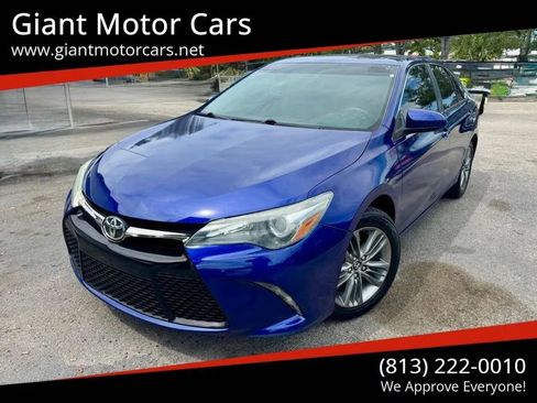 Used 2015 Toyota Camry SE FWD image 1
