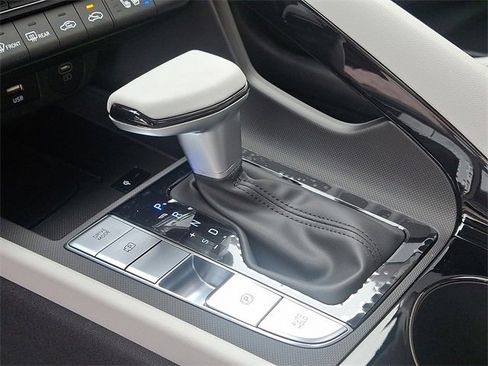 New 2025 Hyundai Elantra Limited image 14