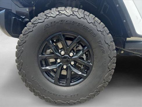 Used 2022 Jeep Gladiator Sport AWD/4WD image 23
