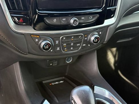 Used 2022 Chevrolet Traverse Premier FWD image 19