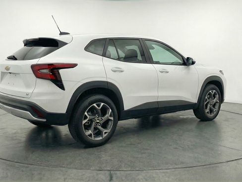 Used 2025 Chevrolet Trax LT image 9