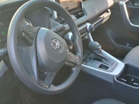 Used 2025 Toyota RAV4 XLE AWD/4WD image 4