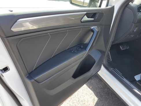 Used 2023 Volkswagen Tiguan SE R-Line image 21