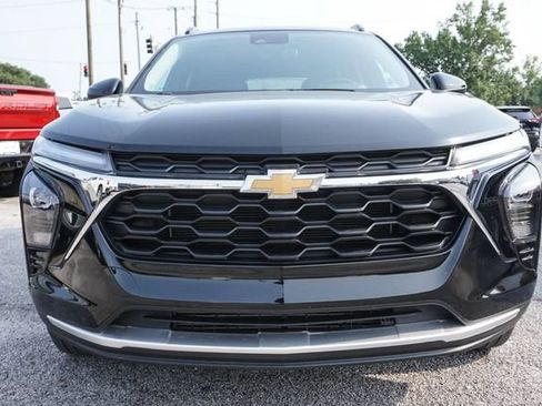 Used 2025 Chevrolet Trax LT w/ Driver Confidence Package FWD image 12