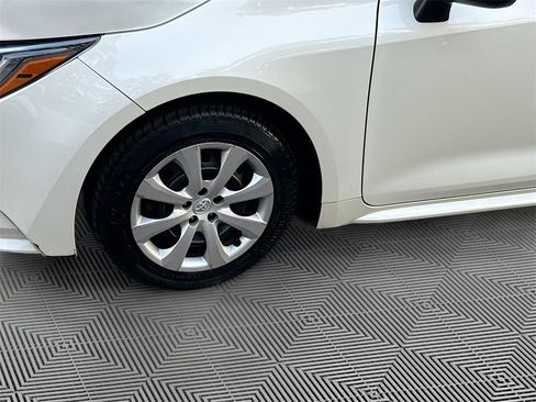Used 2021 Toyota Corolla LE image 33