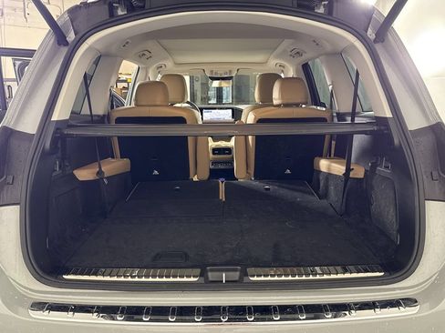 Used 2024 Mercedes-Benz GLS 580 4MATIC image 29