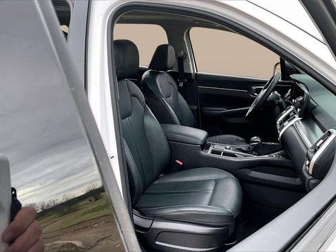 Certified 2022 Kia Sorento S w/ Panoramic Sunroof Package image 7