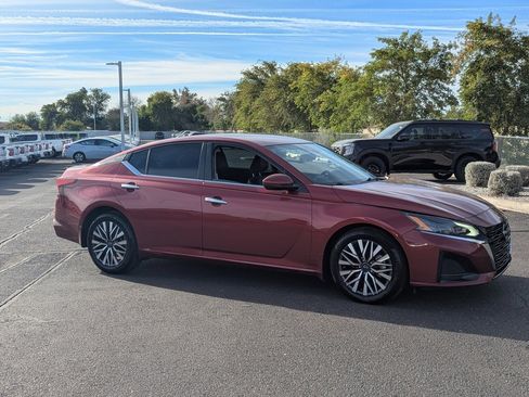 Certified 2023 Nissan Altima 2.5 SV image 8