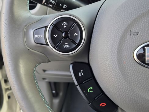 Used 2017 Kia Soul EV + w/ Sun & Fun Package image 24