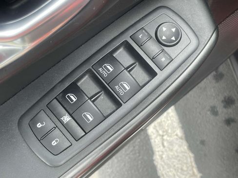 Used 2021 Jeep Cherokee Trailhawk AWD/4WD image 17