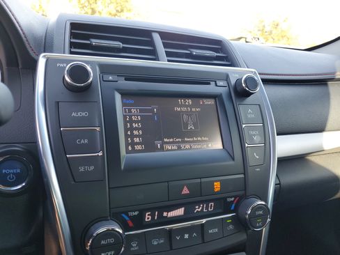 Used 2015 Toyota Camry XLE image 18