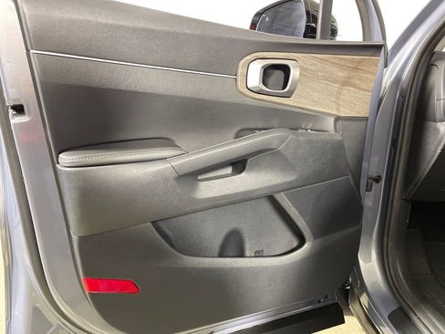 Used 2022 Kia Sorento EX w/ Panoramic Sunroof Package image 19