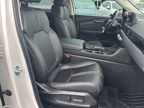 Used 2025 Honda Pilot EX-L image 11