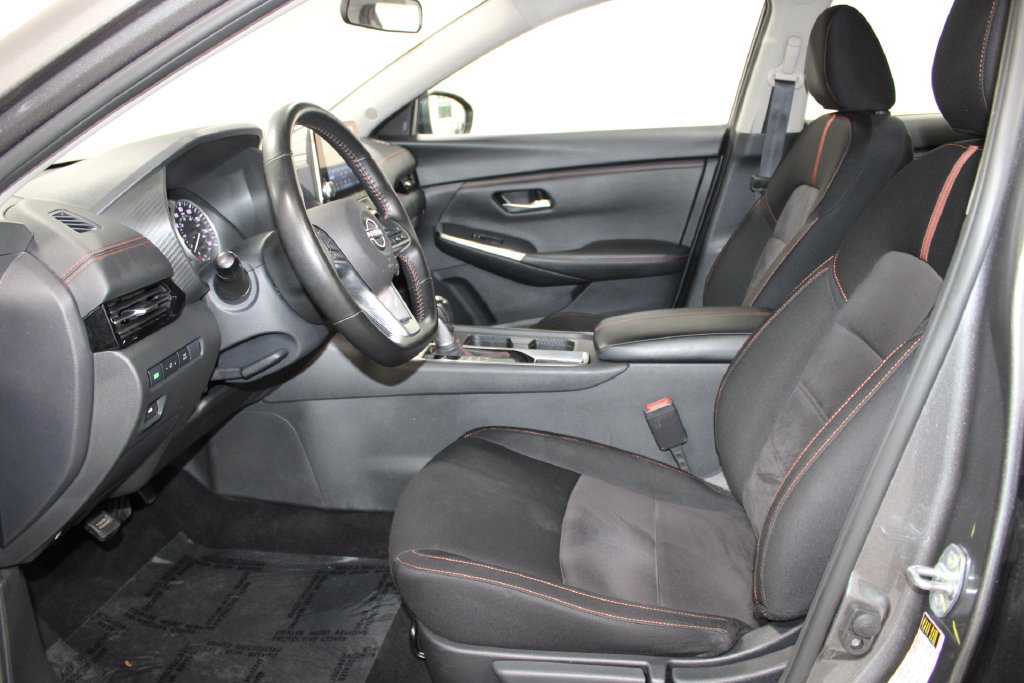 Used 2025 Nissan Sentra SR FWD image 18