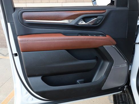 Used 2023 GMC Yukon XL Denali Ultimate image 13