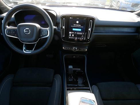 Used 2023 Volvo XC40 Recharge Ultimate AWD/4WD image 13