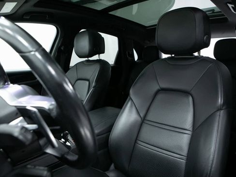 Certified 2023 Porsche Cayenne image 5