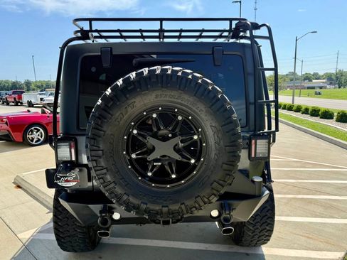 Used 2017 Jeep Wrangler Unlimited Rubicon w/ Connectivity Group AWD/4WD image 7