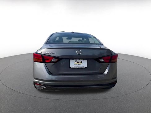 Used 2025 Nissan Altima 2.5 SV FWD image 12
