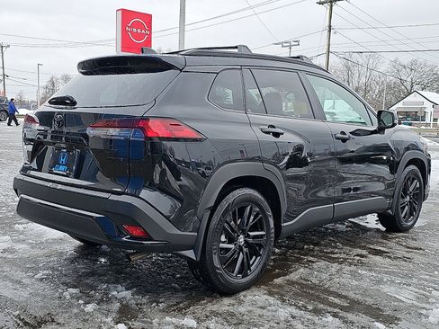 Used 2024 Toyota Corolla Cross AWD Hybrid w/ Moonroof Package image 4