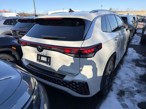 New 2026 Volkswagen Tiguan SEL R-Line image 5