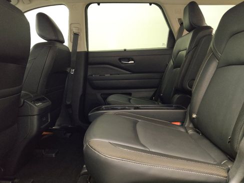 Used 2022 Nissan Pathfinder SL w/ SL Premium Package FWD image 18
