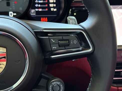 Certified 2025 Porsche Macan S AWD/4WD image 31