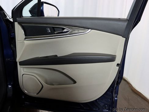 Used 2017 Lincoln MKX Reserve w/ Lincoln MKX Climate Package image 33