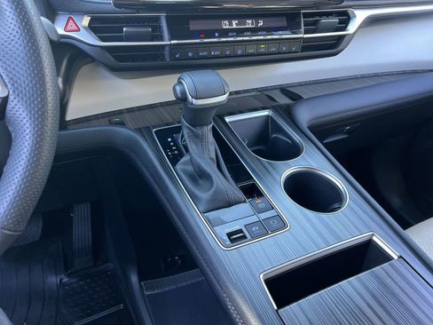 Used 2024 Toyota Sienna Limited image 20