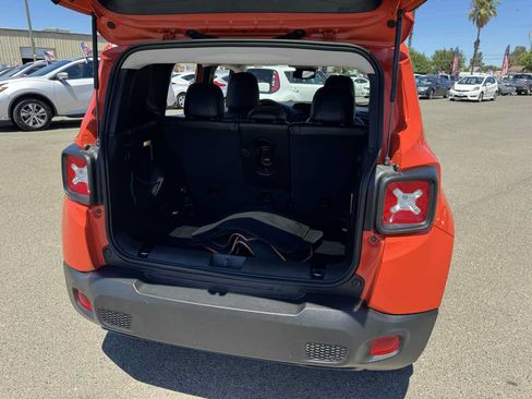 Used 2019 Jeep Renegade Latitude w/ Popular Equipment Group AWD/4WD image 19