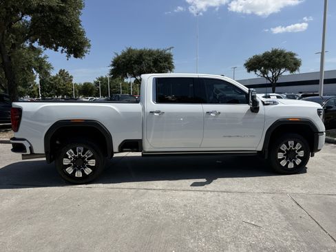 Used 2024 GMC Sierra 2500 Denali w/ Denali Reserve Package AWD/4WD image 3