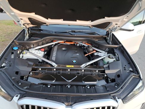 New 2026 BMW X5 xDrive50e w/ Executive Package image 31