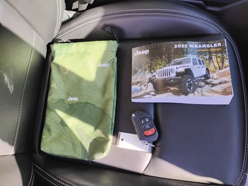 Used 2022 Jeep Wrangler Unlimited Sahara w/ Cold Weather Group image 37