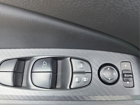 Used 2025 Nissan Altima 2.5 SV FWD image 11