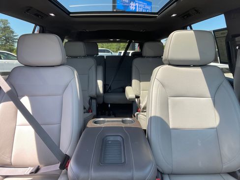 Used 2023 GMC Yukon SLT image 30