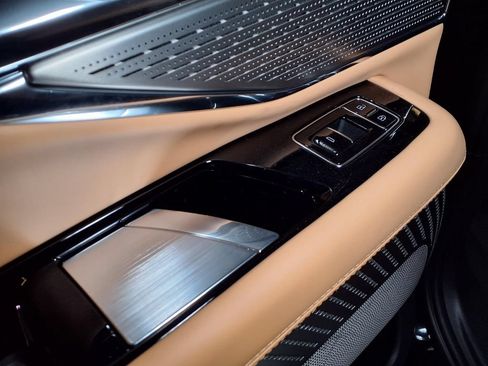 Used 2026 Cadillac Escalade IQL Sport 2 w/ LPO, Premium Carpet Package AWD/4WD image 10