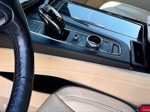 Used 2024 Cadillac Escalade Premium Luxury AWD/4WD image 19