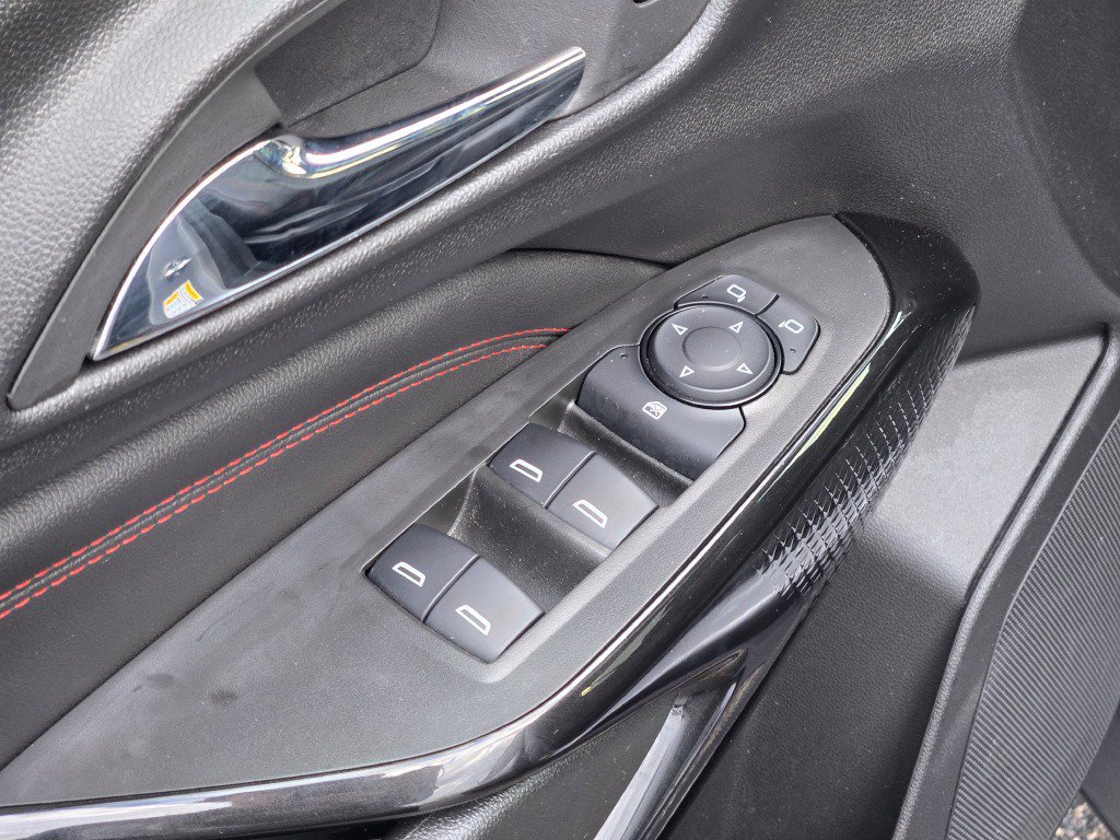 Certified 2024 Chevrolet Trax RS w/ Sunroof Package FWD image 19